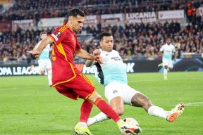 华体会app-阿贾克斯横扫对手队伍士气飙升