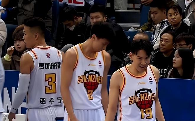 华体会下载-上海主场对阵深圳男篮，球迷期待  第1张