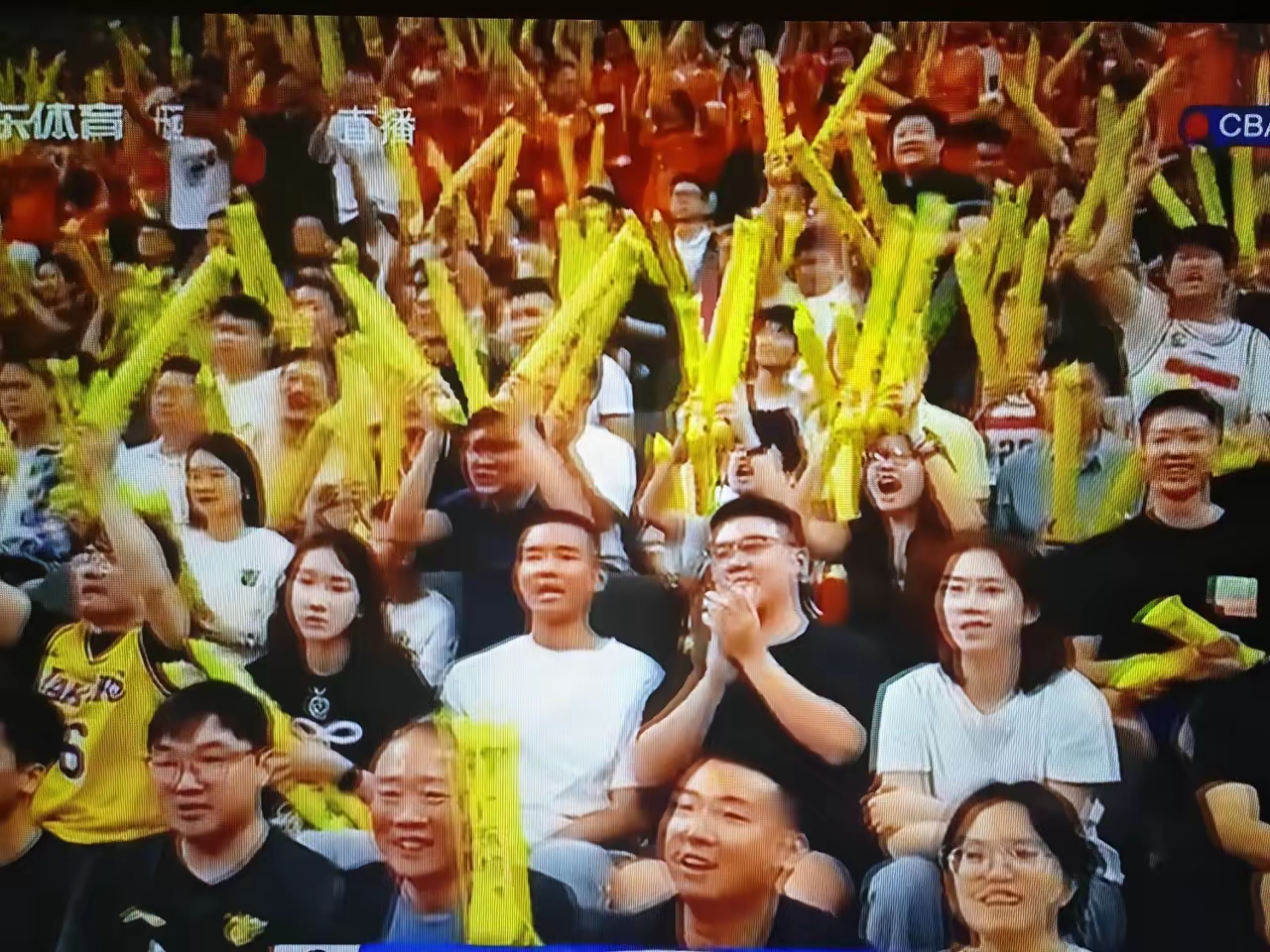 华体会下载-上海主场对阵深圳男篮，球迷期待  第2张