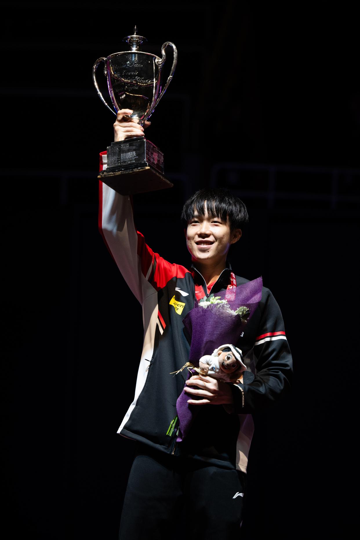 华体会网址-包含男子乒乓球选手意气风发夺冠的词条  第2张